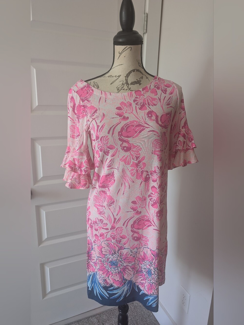 Lilly Pulitzer Lula Pink Floral Shift Dress with Blue Hem Size S